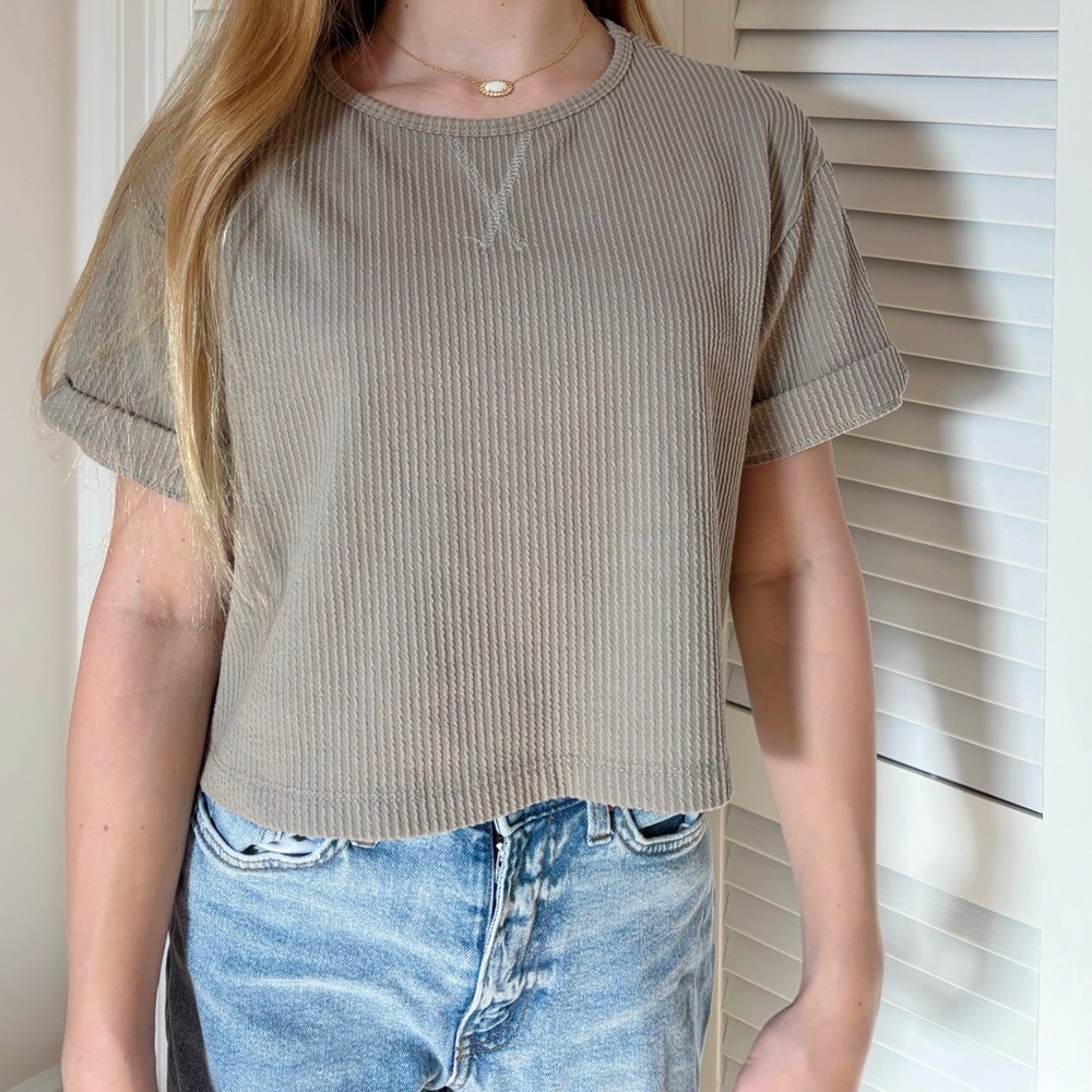 Gray Cropped Ribbed Tee - Picture 2 of 4
